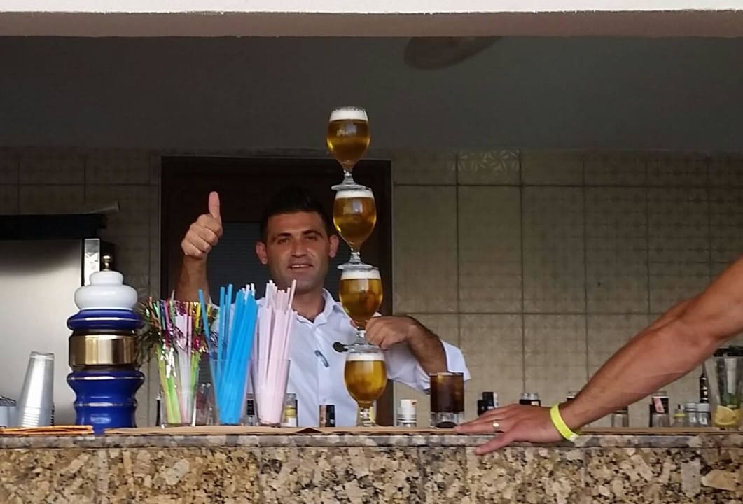 Unser Freund vom Poolbar. Well Palace Side