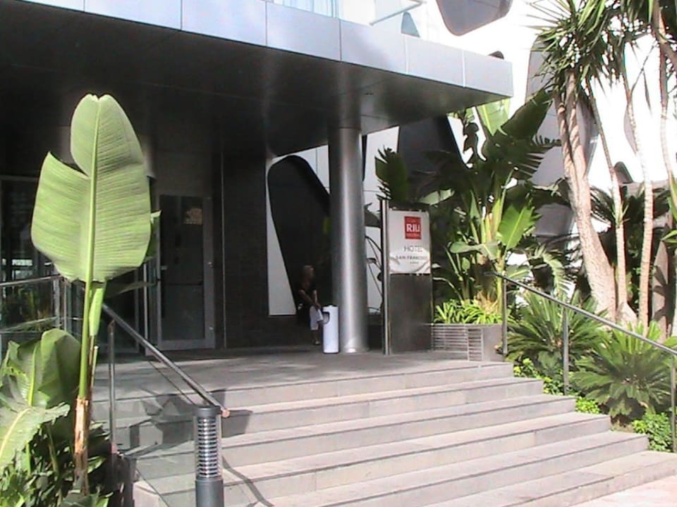 Nordseite Haupteingang Hotel Riu San Francisco - Adults only