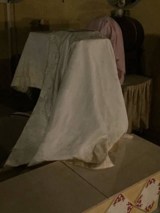 Dreckige Tücher decken Buffet und Zapfenlage ab Hotel Golden Odyssey