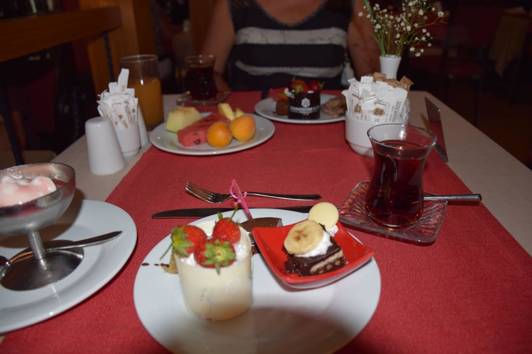 Десерт Commodore Elite Suites & Spa - Adults only