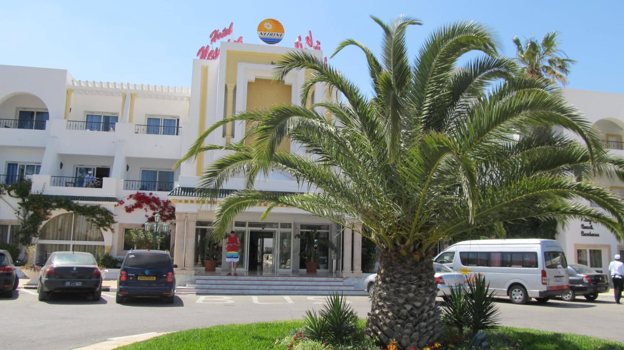 Vorderansicht Hotel Nesrine