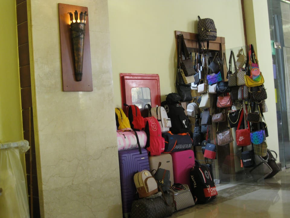 Lobby Royal Lagoons Resort & Aqua Park