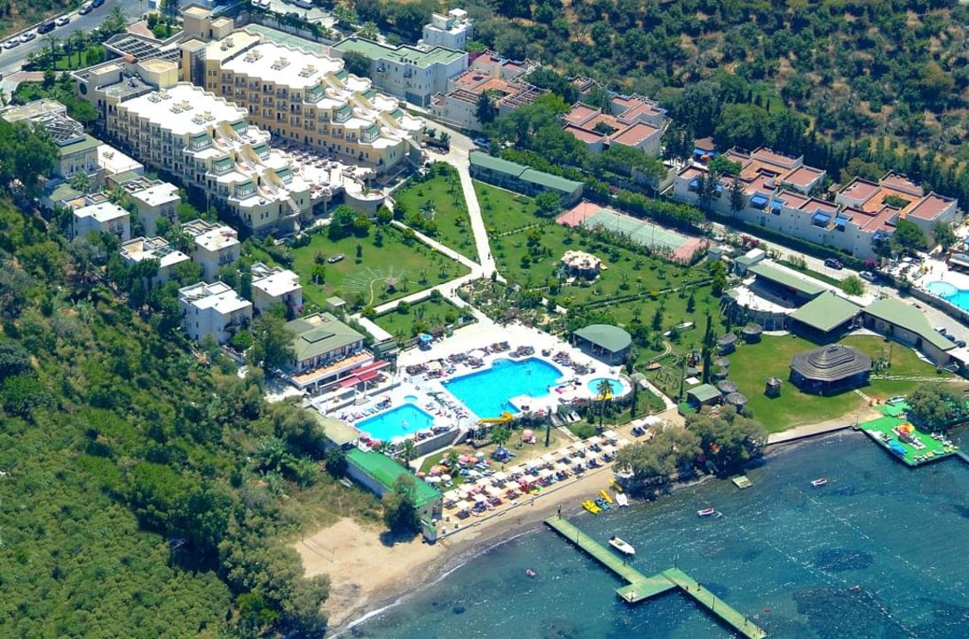 Территория oтеля Golden Age