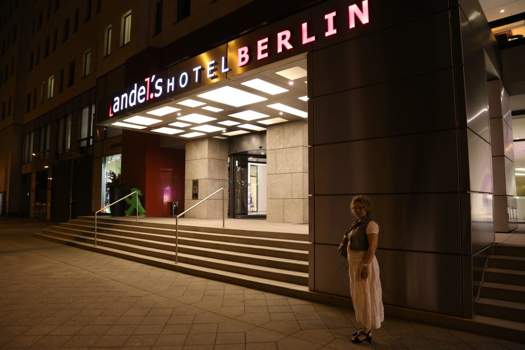 Eingang Vienna House by Wyndham Andel's Berlin