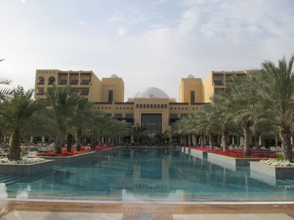 Meerwasserpool, Haupthaus mit Maarid-Terrasse Rixos Al Mairid Ras Al Khaimah