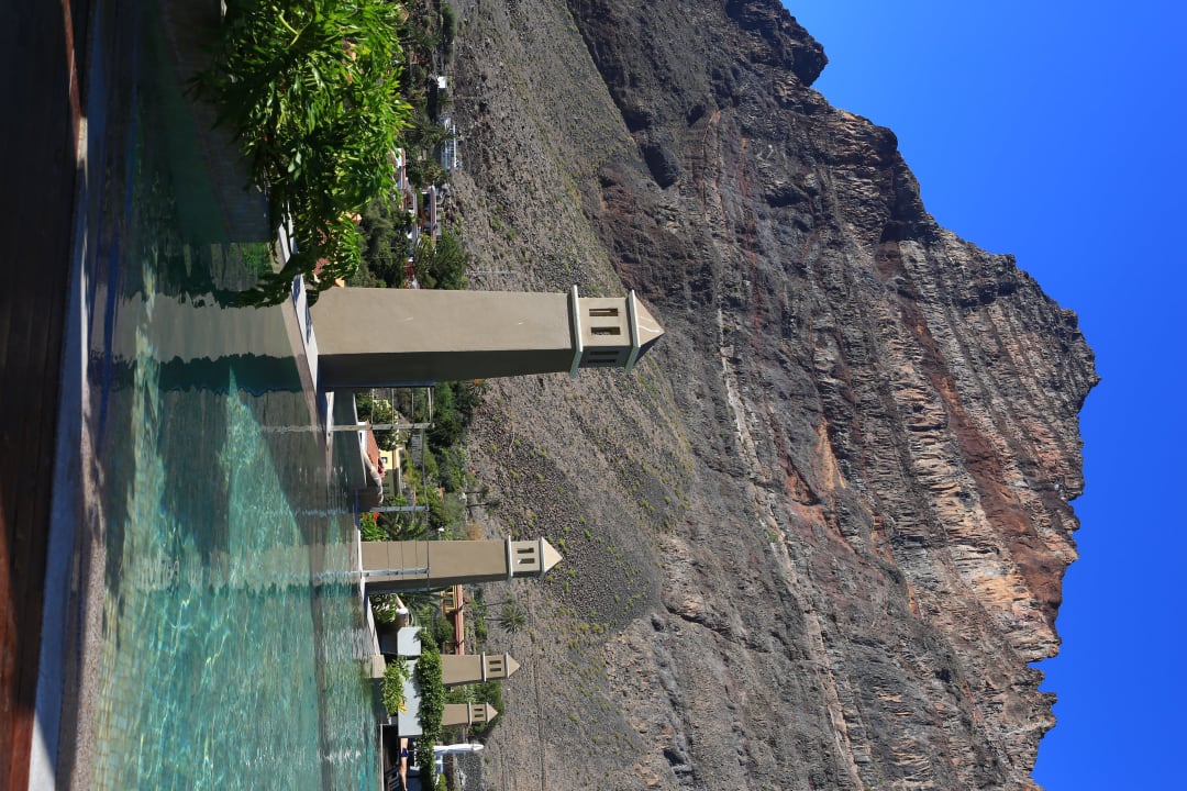 Pool auf Dachterrasse mit Blick auf die Berge Hotel Playa Calera
