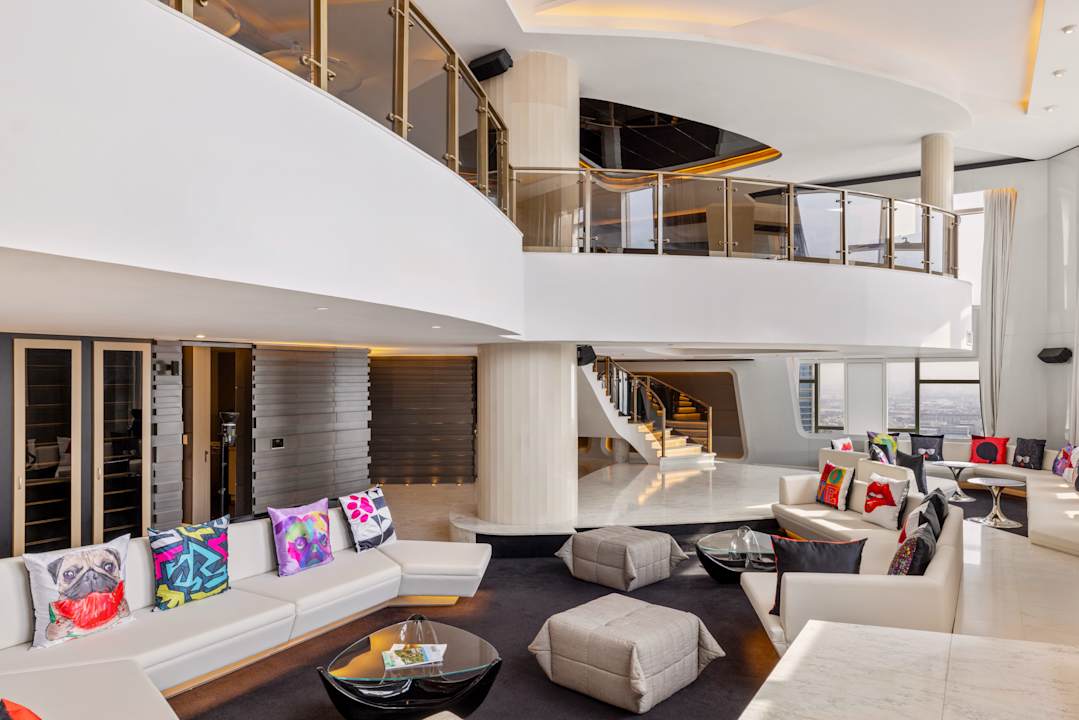 Zimmer V Hotel Dubai, Curio Collection by Hilton