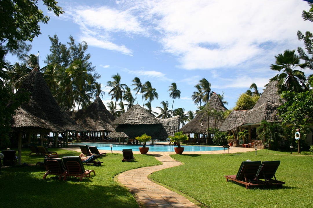 Pool und Restaurants Neptune Paradise Beach Resort & Spa