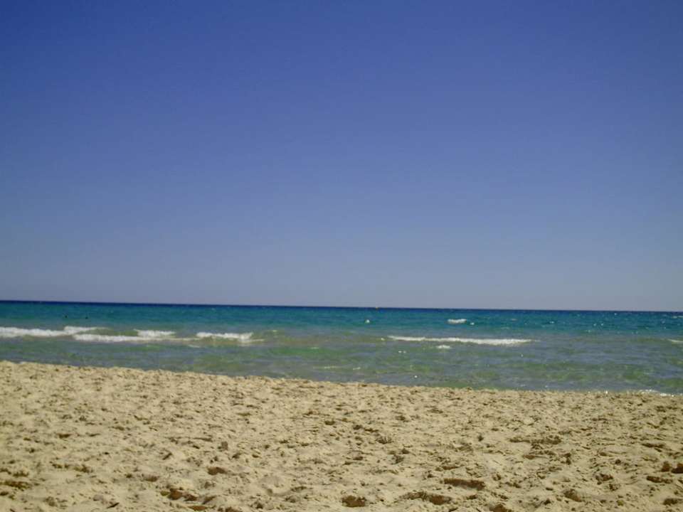 Der wunderschöne Strand bei gutem Wetter The Orangers Beach Resort and Bungalows