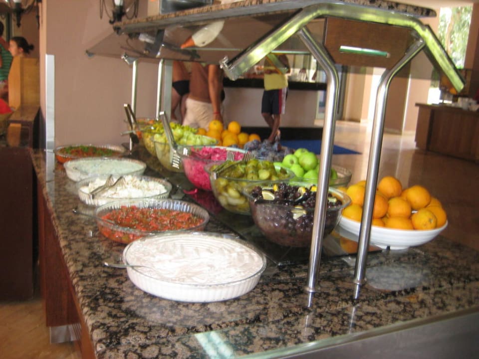 Unter anderem Obst  und Salate in der Snackbar Greenwood Kemer Resort