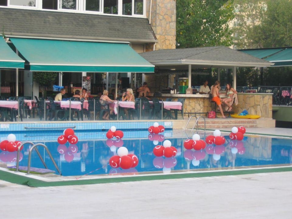 Blick über den Pool Hotel Gardenia Beach