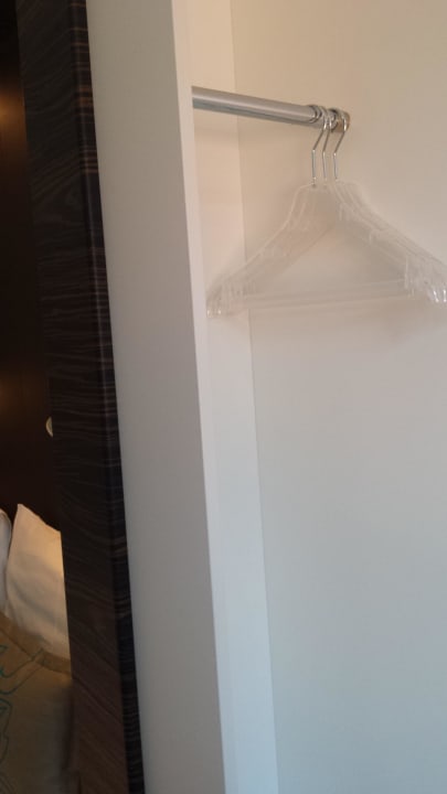 "Kleiderschrank" Motel One Wien Westbahnhof