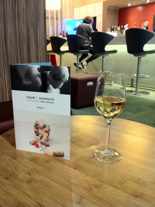 Hotelový bar a ponuka vín Hotel Mercure Valenciennes Centre