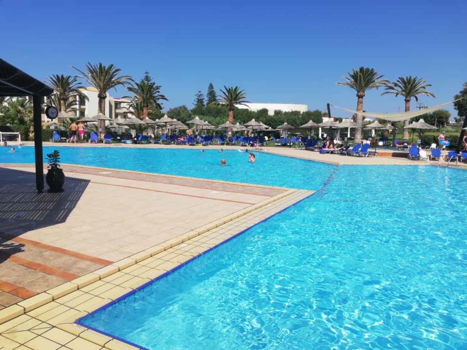 Pool Anissa Beach & Village