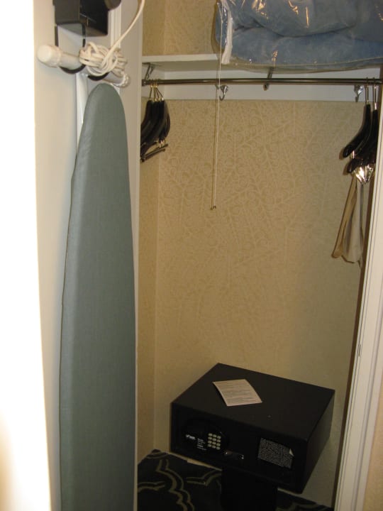 Safe, Bügeleisen und -brett vorhanden Palmer House A Hilton Hotel