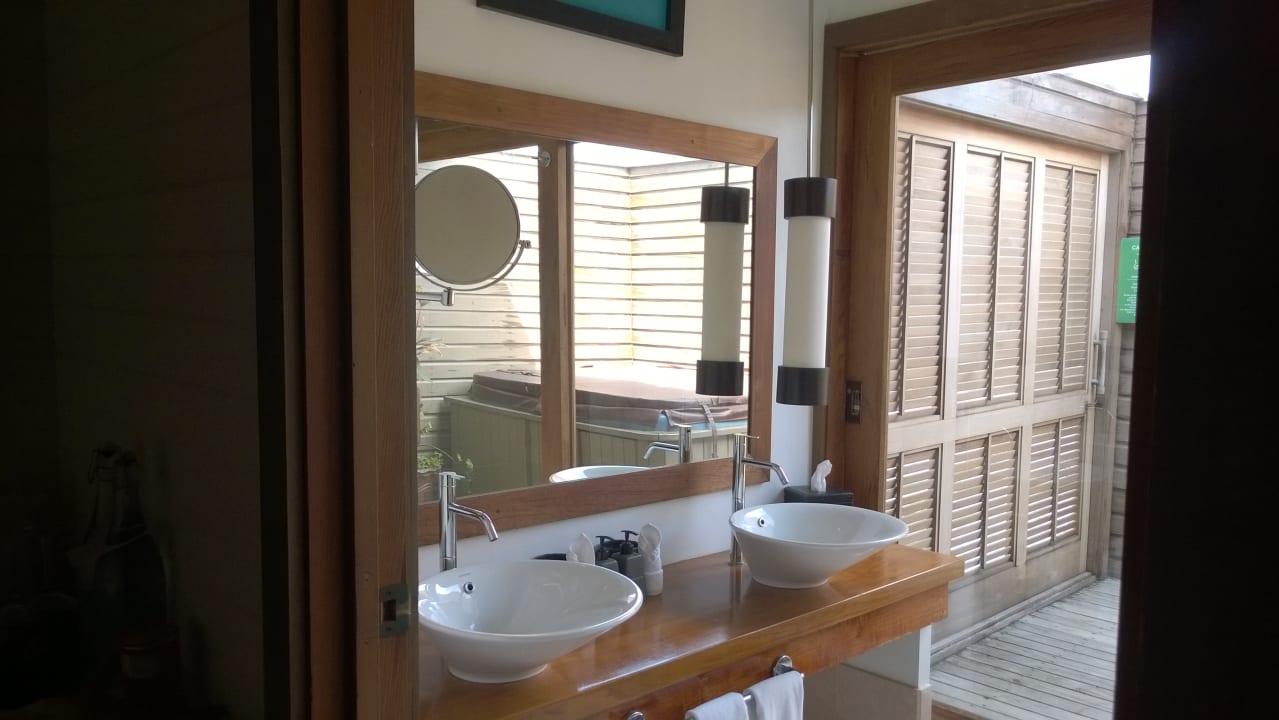 Der erste Blick ins Bad Meeru Maldives Resort Island