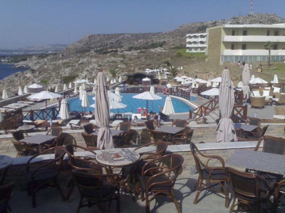 Die Poollandschaft von der "Helios" Bar aus Hotel Kalithea Horizon Royal