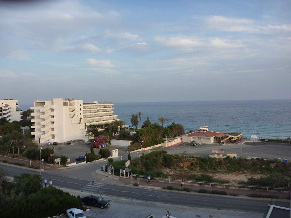 Ausblick Napa Mermaid Hotel & Suites