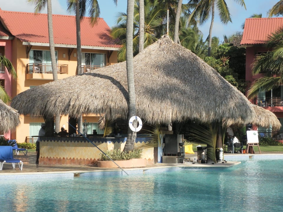Pool mit Poolbar Punta Cana Princess All Suites Resort & Spa