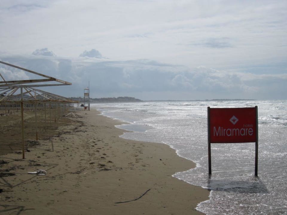 Frühjahrssturm Hotel Miramare Beach