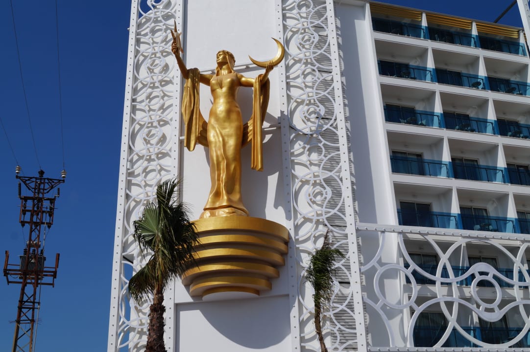 Aussenansicht Azura Deluxe Resort & Spa Hotel