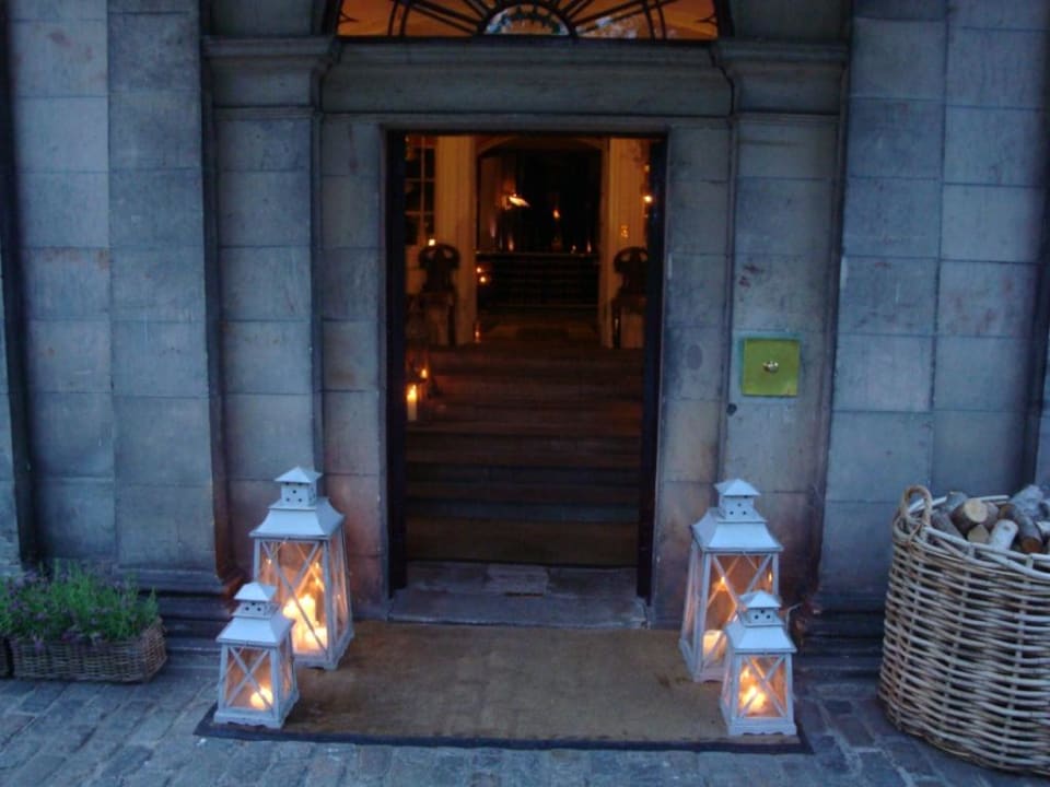 Hotel-Eingang am Abend Hotel Prestonfield House