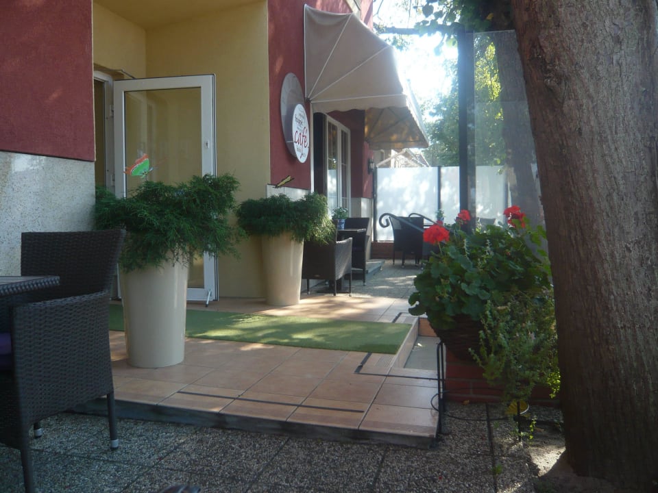 Hier fühlt man sich wohl, Terrasse Hotel Plaza Strandhotel Plaża