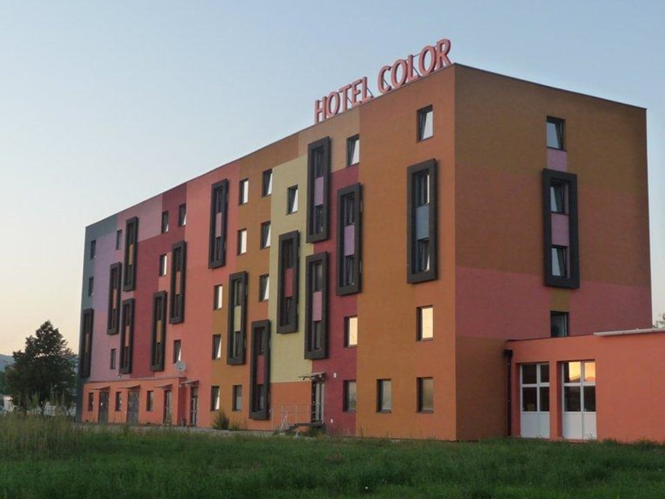 Ansicht von der Straße Hotel Color
