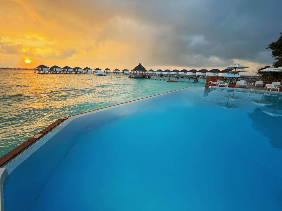 Pool Thulhagiri Island Resort