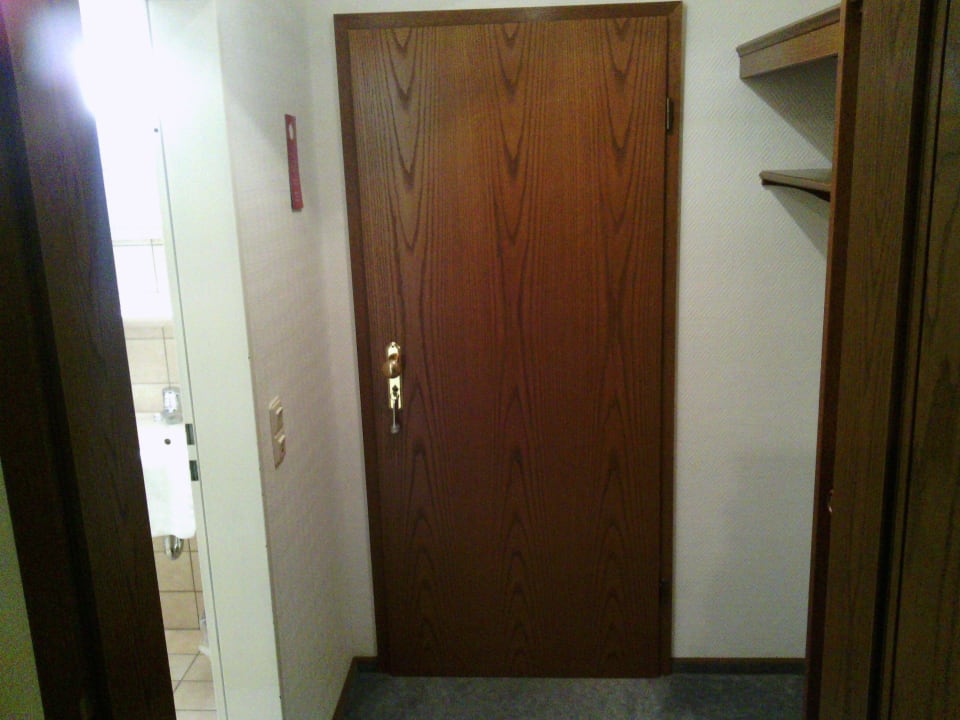 Tuer mit kleinem Flur Eventhotel Moment