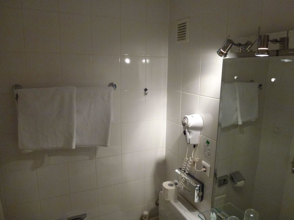 Das kleine Bad ist komplett neuwertig Hotel Nymphenburg