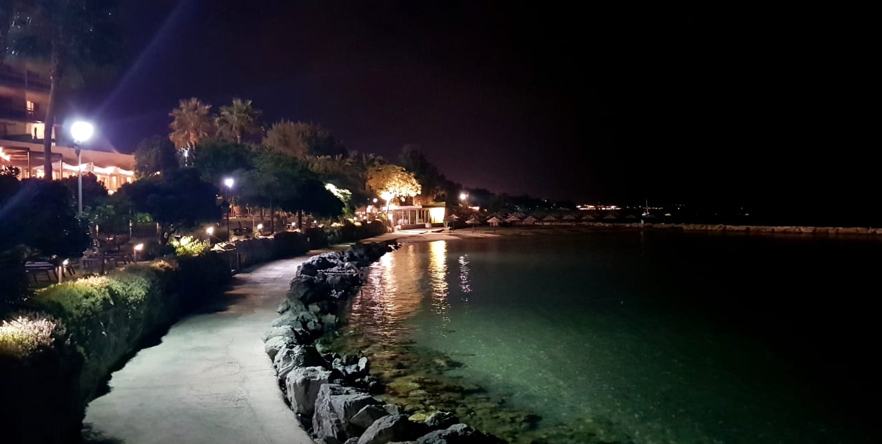 Außenansicht Crowne Plaza Hotel Limassol