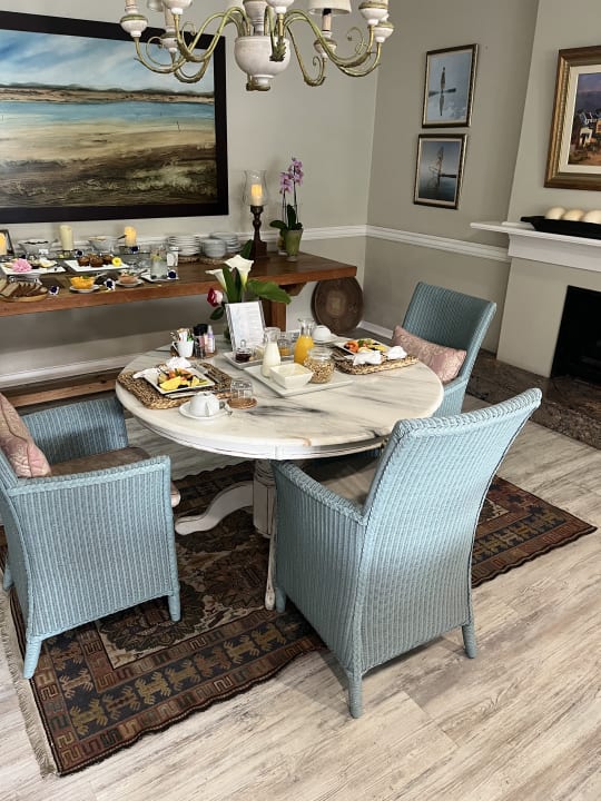 Gastro Admiralty Beach House