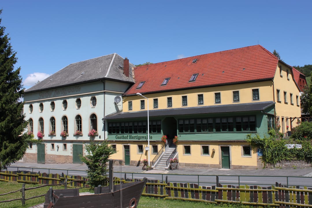 Außenansicht Gasthof Hertigswalde