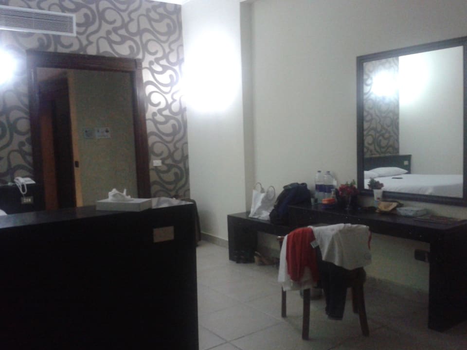 Вид номера с дивана слева трюмо, виден вход номер. Panorama Bungalows Resort El Gouna