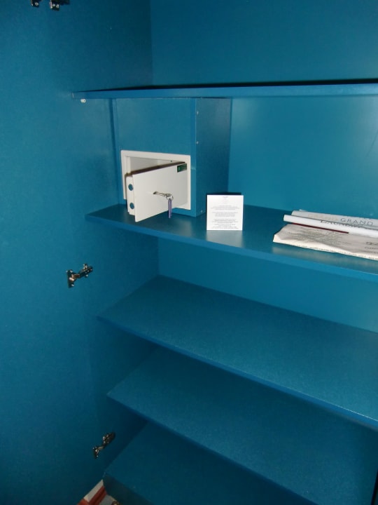 Schrank und Safe Hotel Grand Side