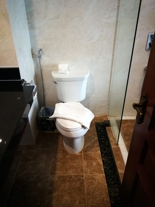 Bad Harmony Phnom Penh Hotel