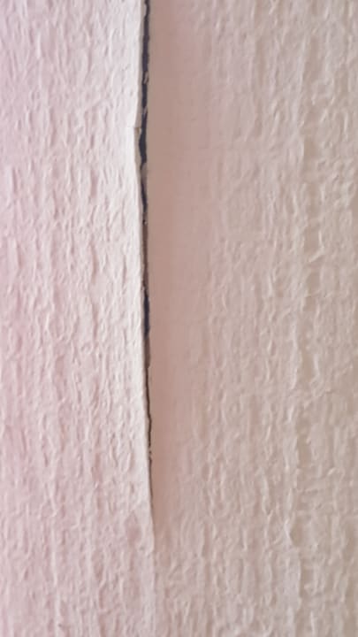 Tapeten lösen sich von der Wand Hotel Gasthof Kern
