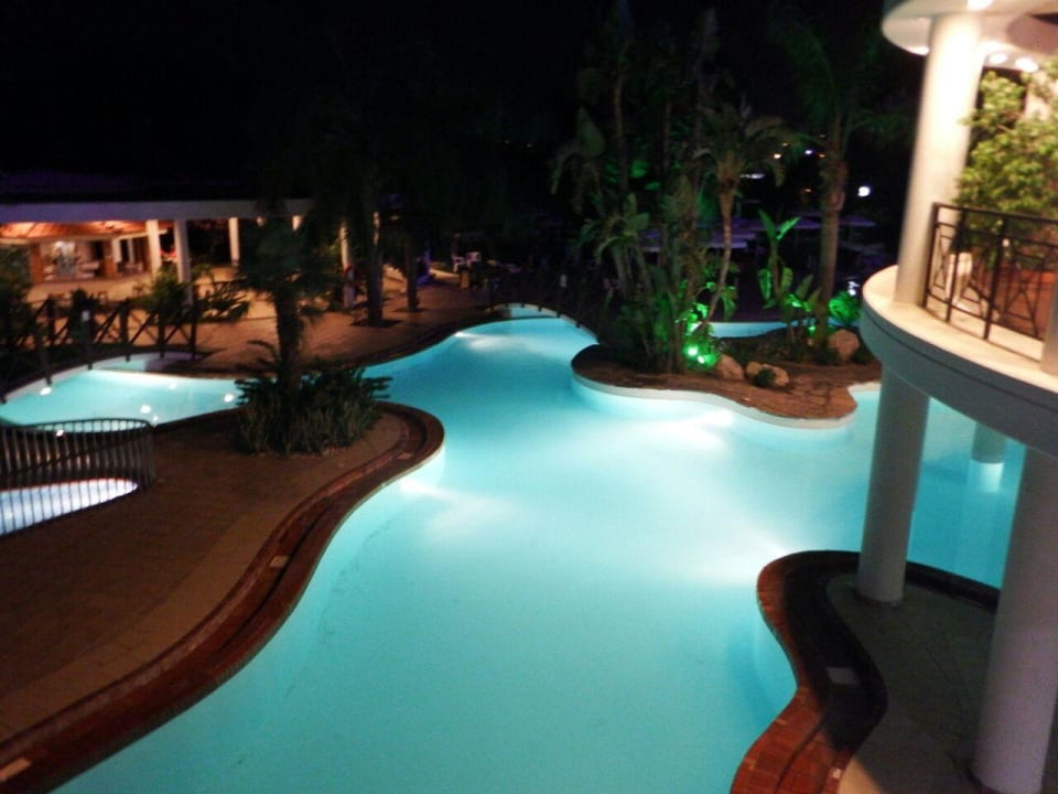 Pool bei Nacht Hotel Calypso Beach