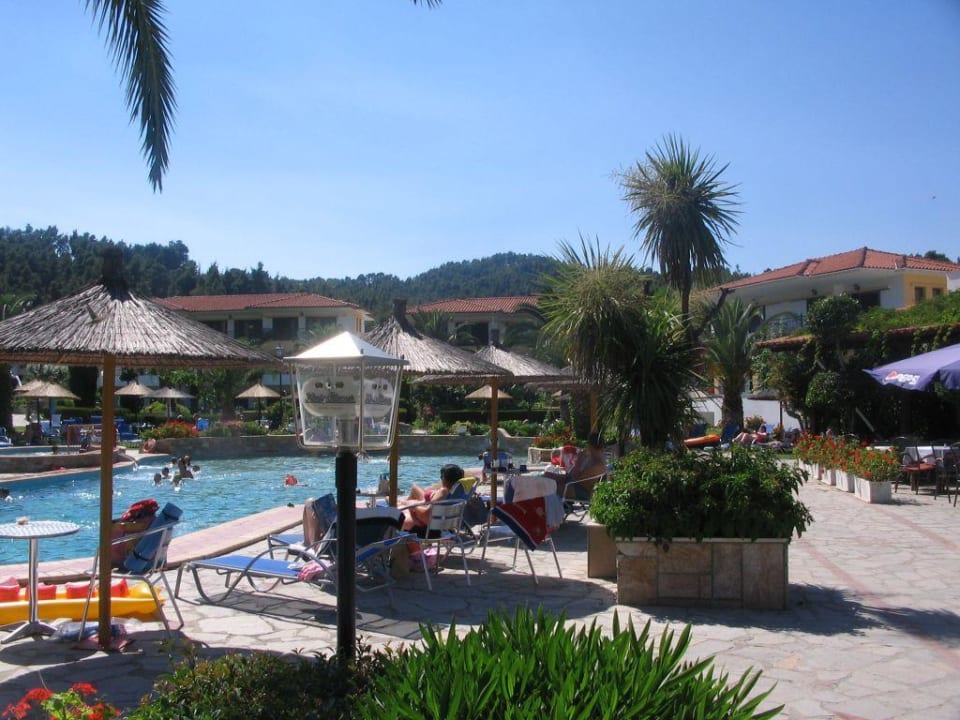 Widok na basen Hotel Chrousso Village