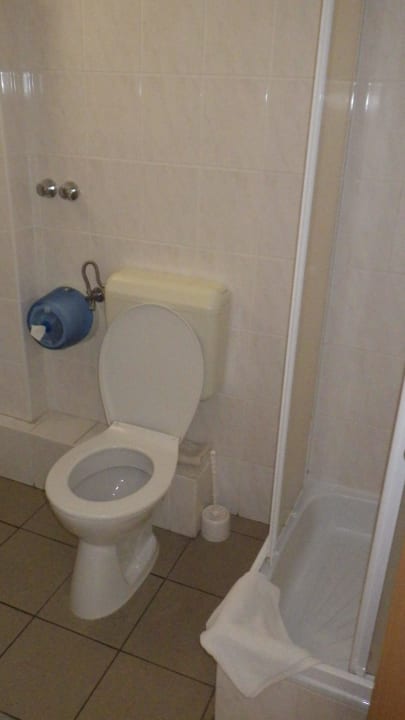 Bad Zimmer 109 Hotel Holiday
