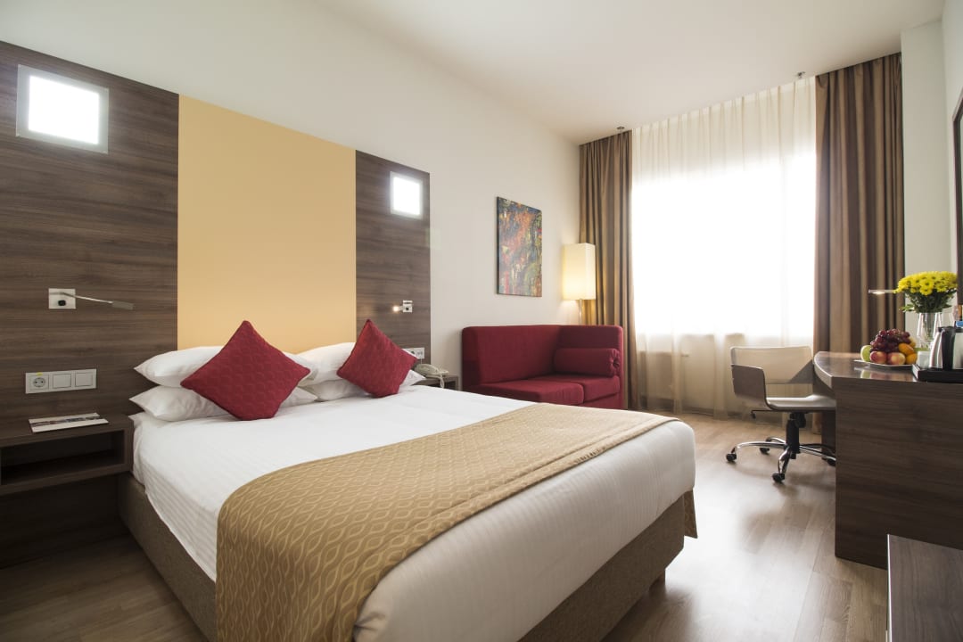 Zimmer Ramada Encore by Wyndham Kyiv
