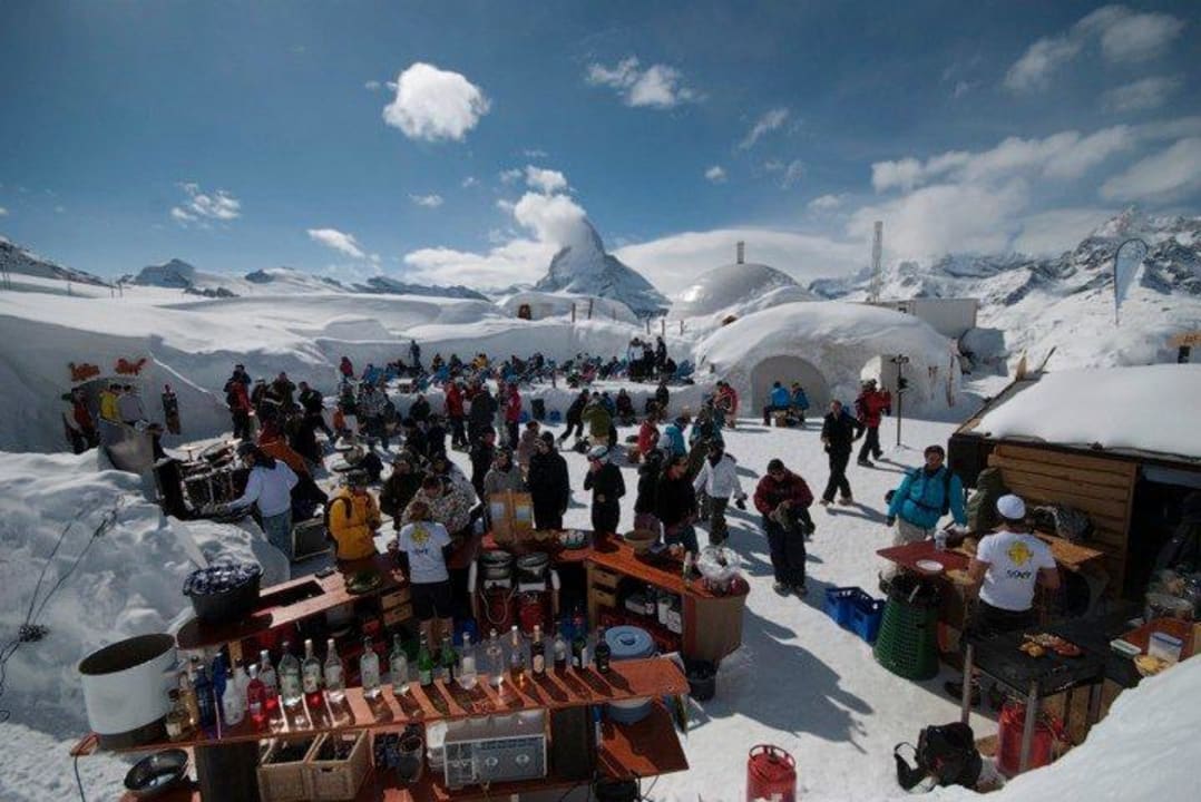 Aussenbar Iglu-Dorf Zermatt