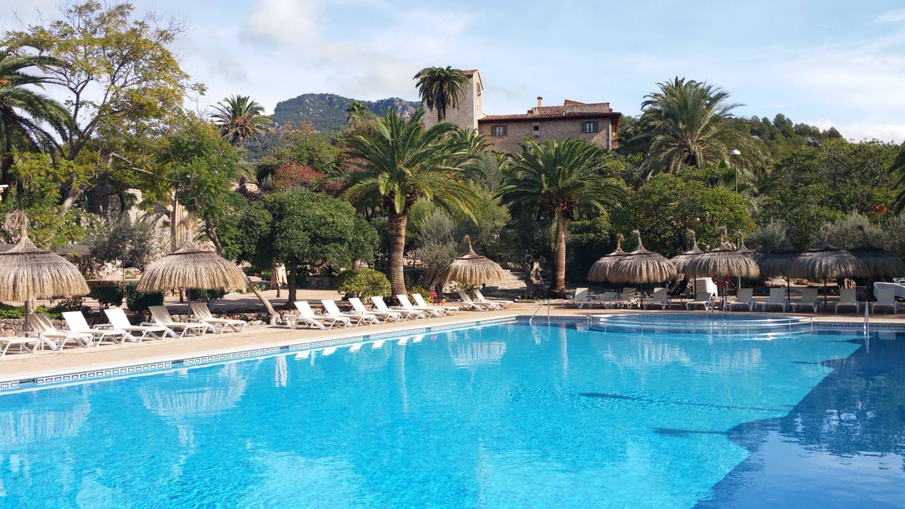 Poolanlage  Hotel Es Port