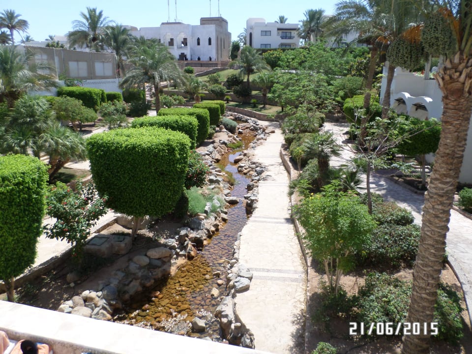 Garten mit Fluss Sharm Plaza