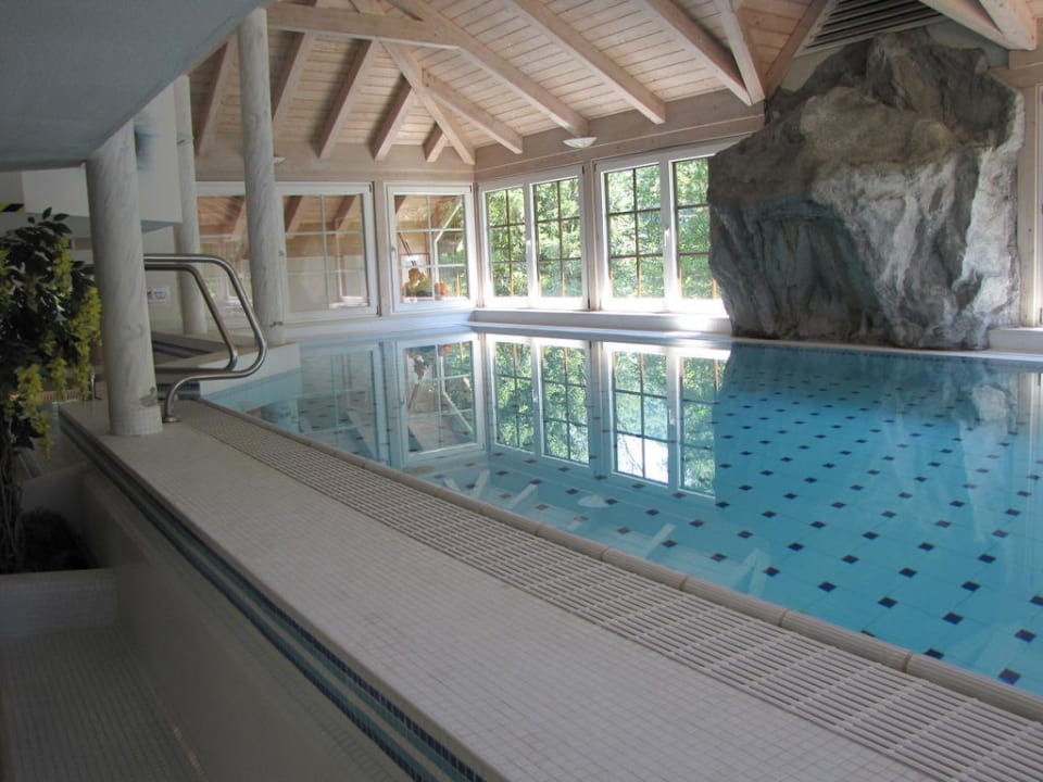 Innenpool mit Bergblick Hotel Bergrose