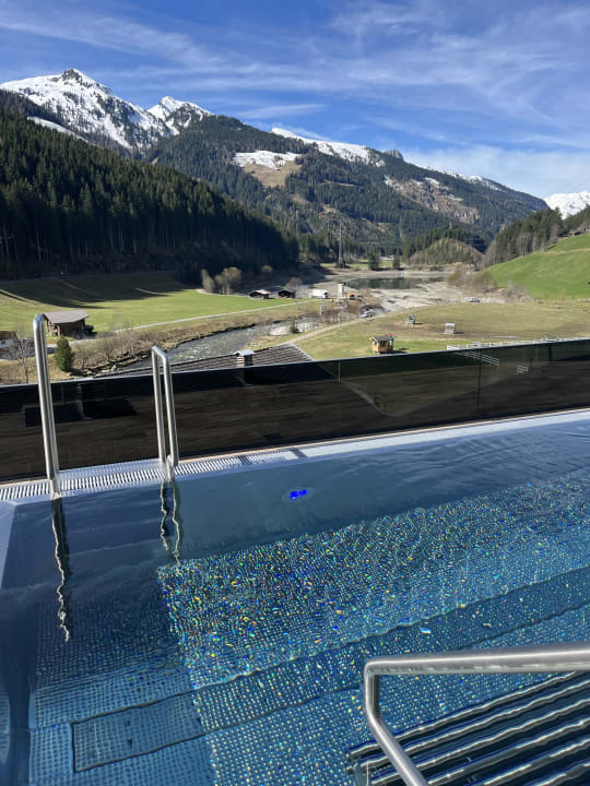 Pool Almhof Family und Wellness Resort