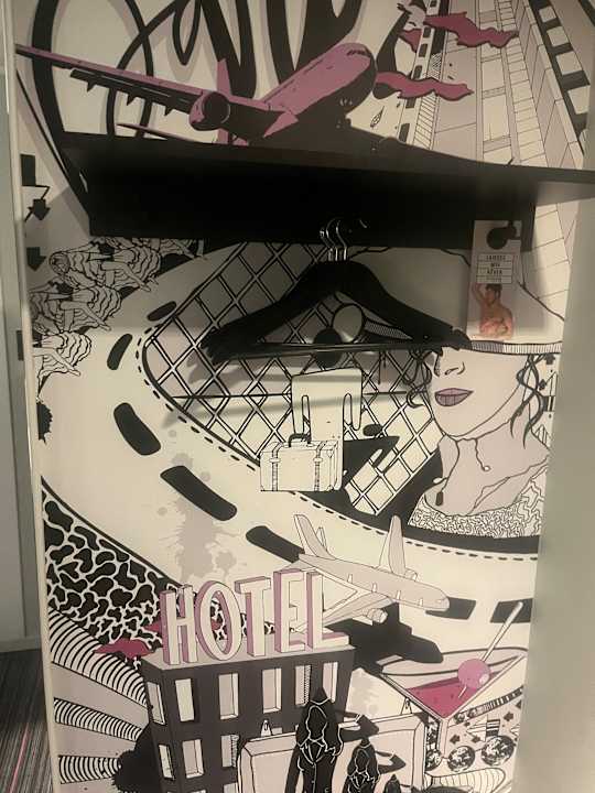 Zimmer Moxy Paris Charles de Gaulle Airport