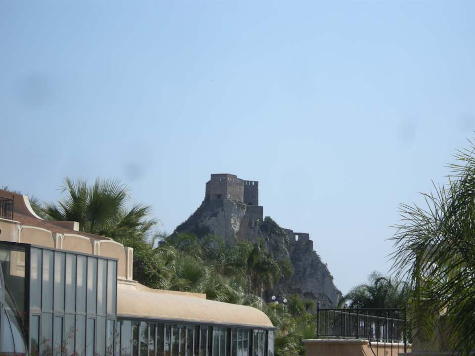 Widok z basenu Capo dei Greci Taormina Coast Resort Hotel & Spa