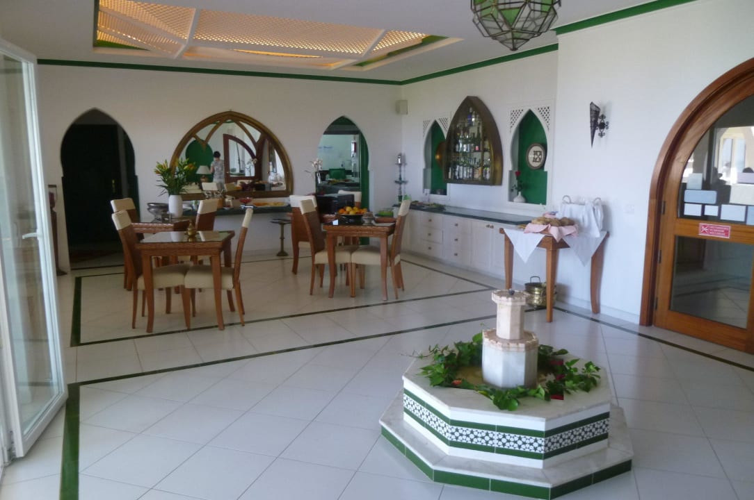 Eingangshalle mit Frühstücksbereich Villa Esmeralda